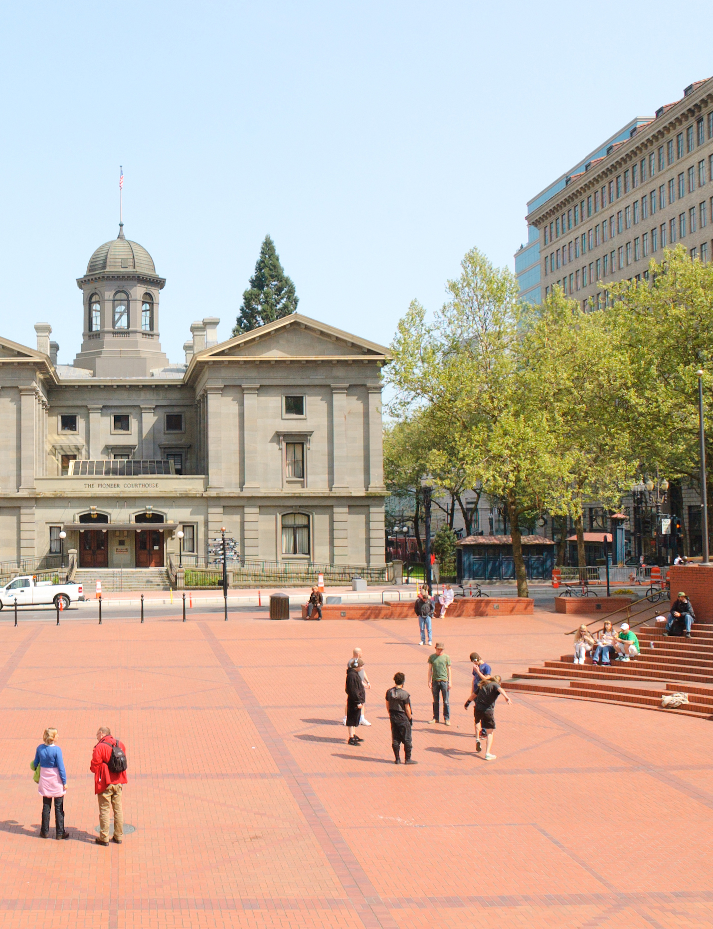 Pioneer Courthouse in
Pioneer Square | ZACK FRANK /
SHUTTERSTOCK.COM